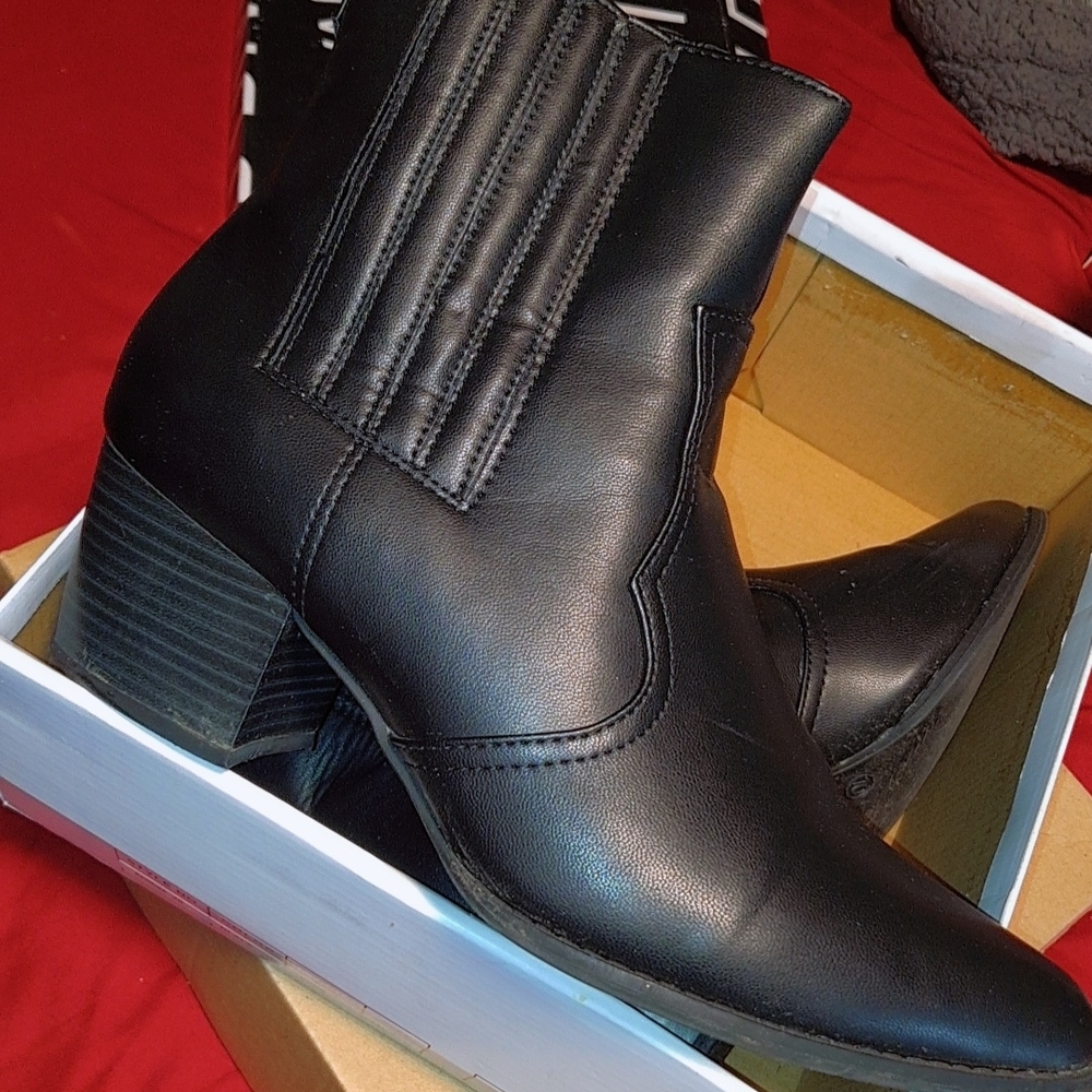 Elegant Black Ankle Boots